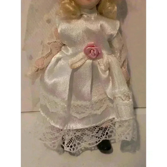 Unbranded porcelain Doll White‎ Pink - Picture 3 of 5